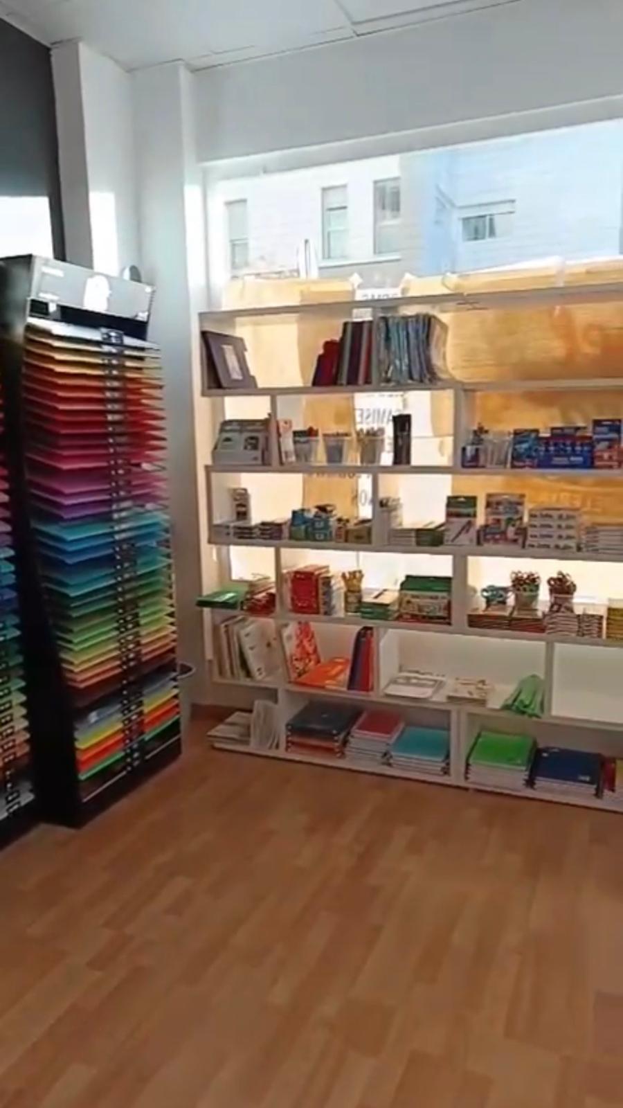 Interior de la tienda Papel y Tijera Parque Venecia